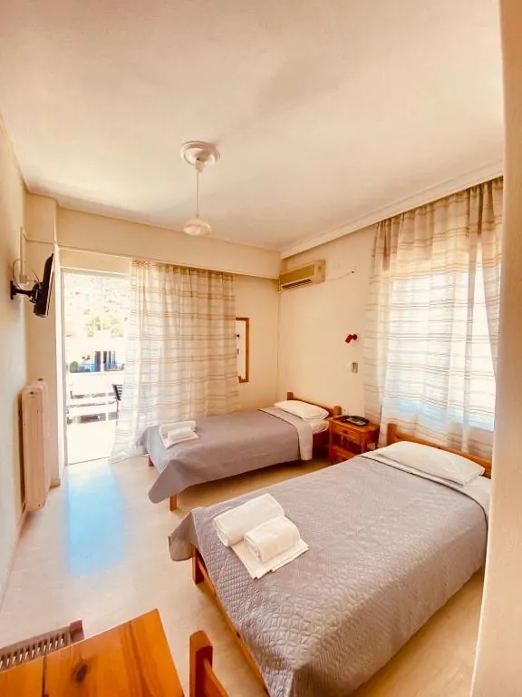 Δίκλινο με Θέα στην Πόλη – Alexiou Studios, Loutra Edipsou